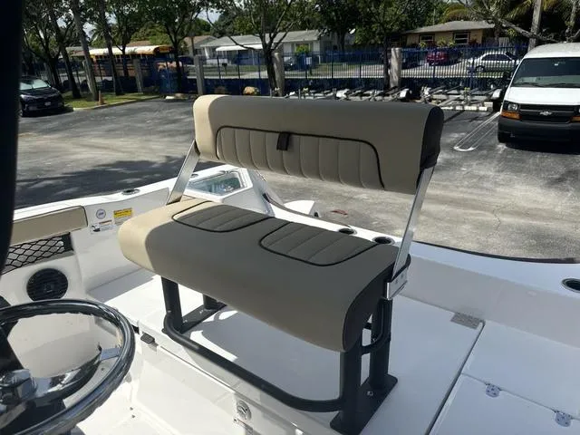 Slide: The Image of Yamaha 222 FSH Sport E 2025 - 11