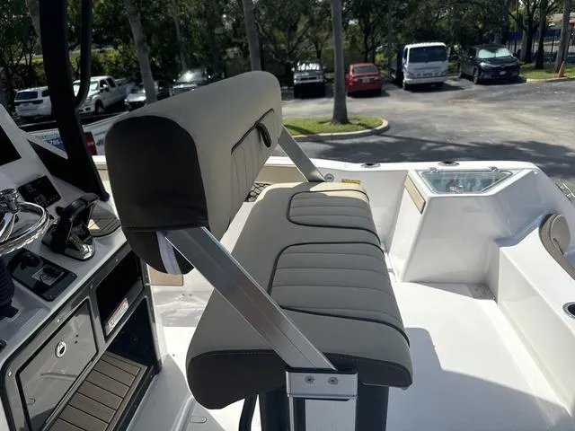 Slide: The Image of Yamaha 222 FSH Sport E 2025 - 12