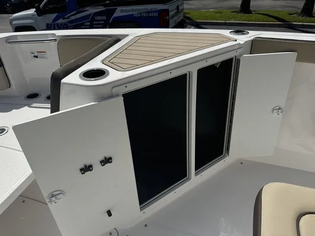 Slide: The Image of Yamaha 222 FSH Sport E 2025 - 15