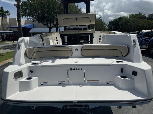 Slide: The Image of Yamaha 222 FSH Sport E 2025 - 9