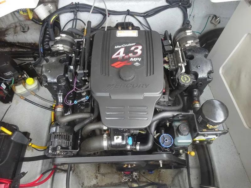 Slide: The Image of Crownline Boats 202 BR 2004 - 21