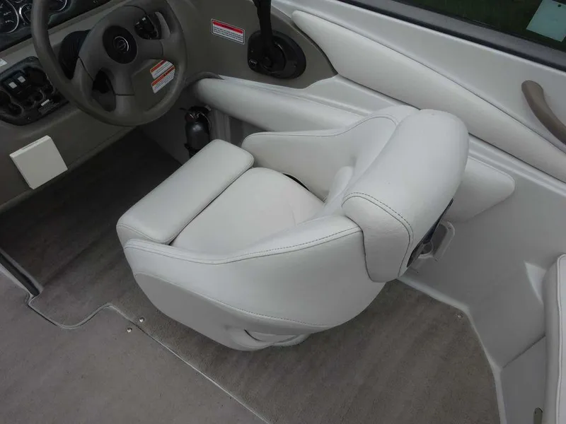 Slide: The Image of Crownline Boats 202 BR 2004 - 3