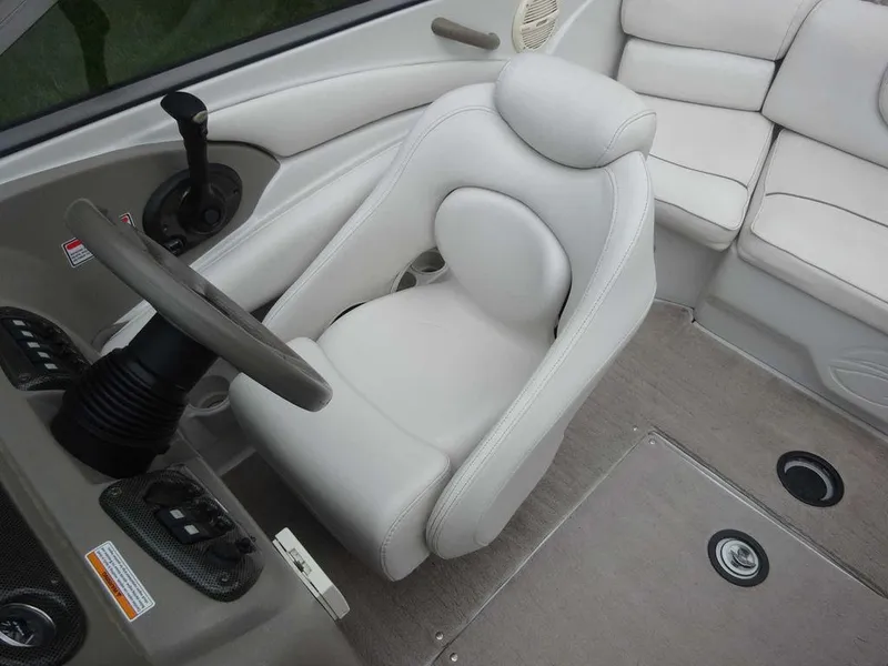 Slide: The Image of Crownline Boats 202 BR 2004 - 8