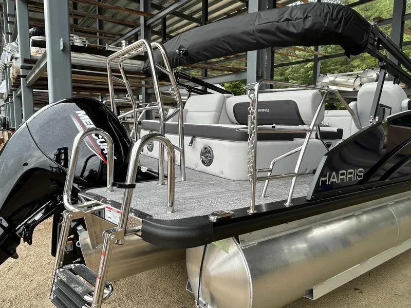 Slide: The Image of Harris Cruiser 210 2025 - 10