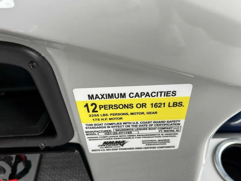 Slide: The Image of Harris Cruiser 210 2025 - 3