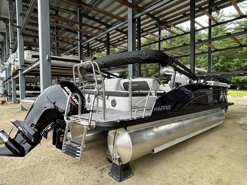 Slide: The Image of Harris Cruiser 210 2025 - 4