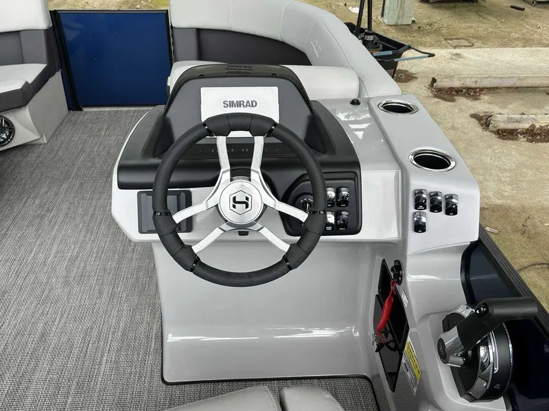 Slide: The Image of Harris Cruiser 210 2025 - 5