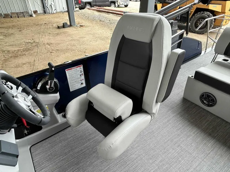 Slide: The Image of Harris Cruiser 210 2025 - 7