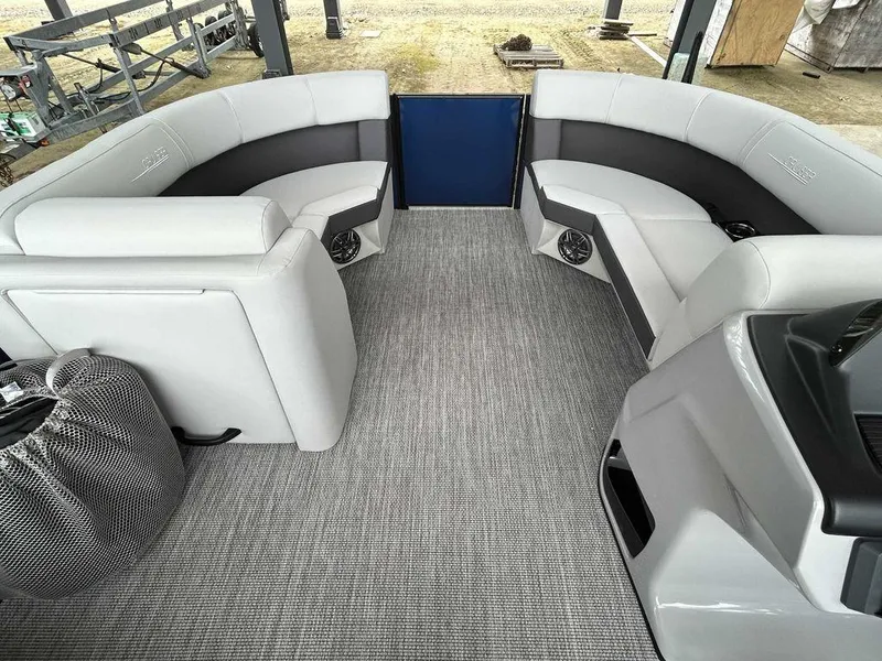 Slide: The Image of Harris Cruiser 210 2025 - 8