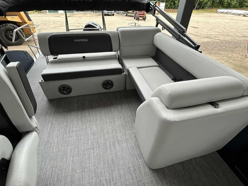 Slide: The Image of Harris Cruiser 210 2025 - 9