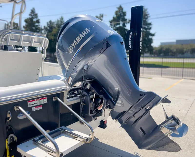 Slide: The Image of 2014 Sea Hunt Bay Boat BX 22 Pro with Yamaha outboard motor. - 14