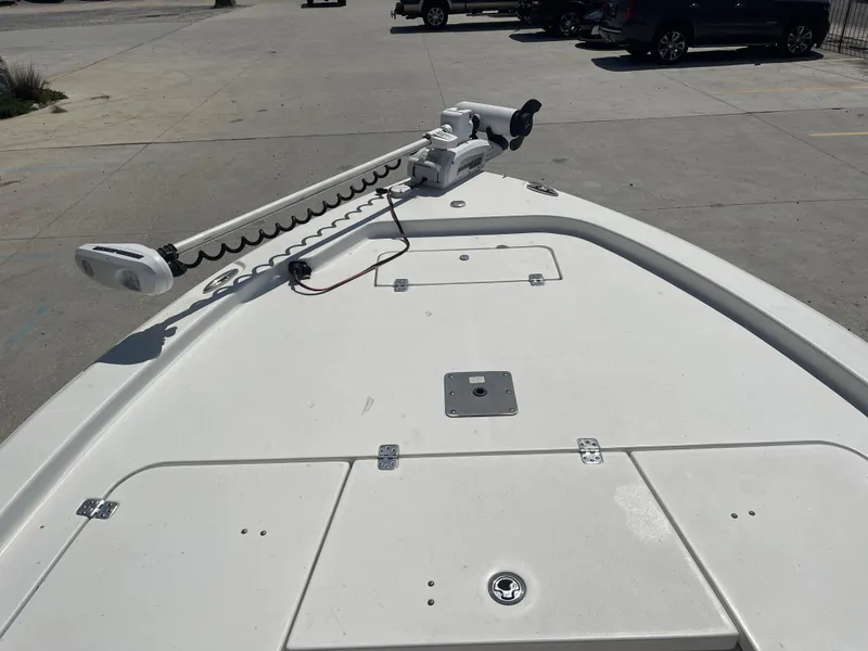 Slide: The Image of 2014 Sea Hunt Bay Boat BX 22 Pro with trolling motor on deck. - 18