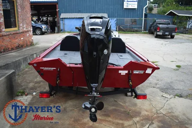 Slide: The Image of Tracker Pro Team 175 TXW 2025 - 12