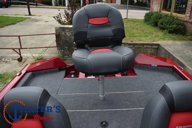 Slide: The Image of Tracker Pro Team 175 TXW 2025 - 27