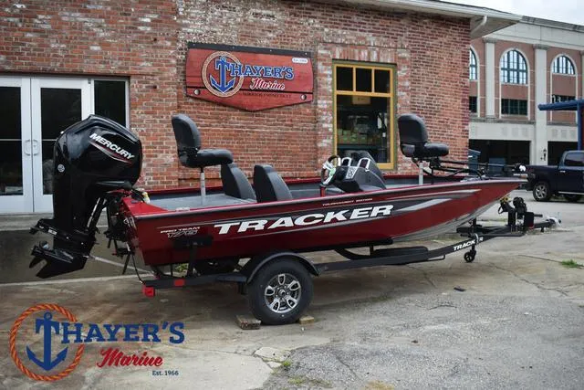 Slide: The Image of Tracker Pro Team 175 TXW 2025 - 3