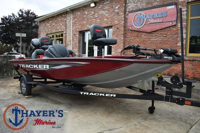 Slide: The Image of Tracker Pro Team 175 TXW 2025 - 35