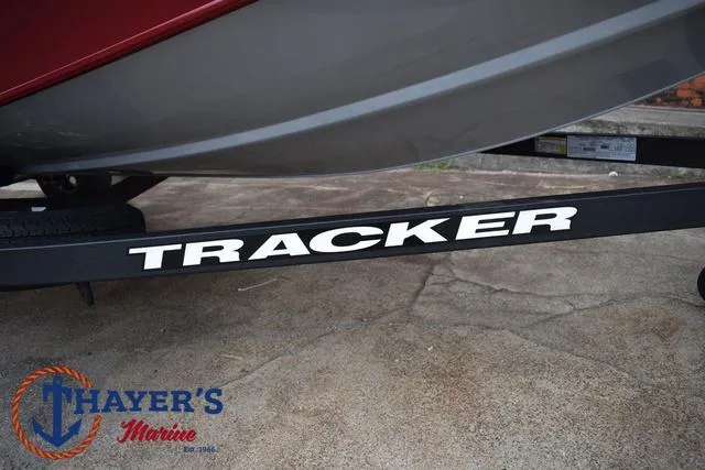 Slide: The Image of Tracker Pro Team 175 TXW 2025 - 6