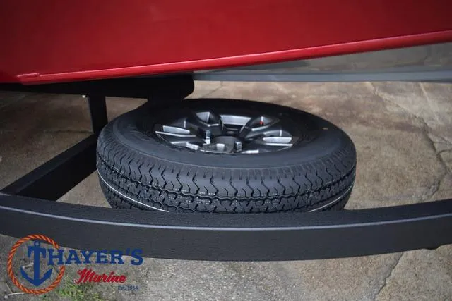 Slide: The Image of Tracker Pro Team 175 TXW 2025 - 7