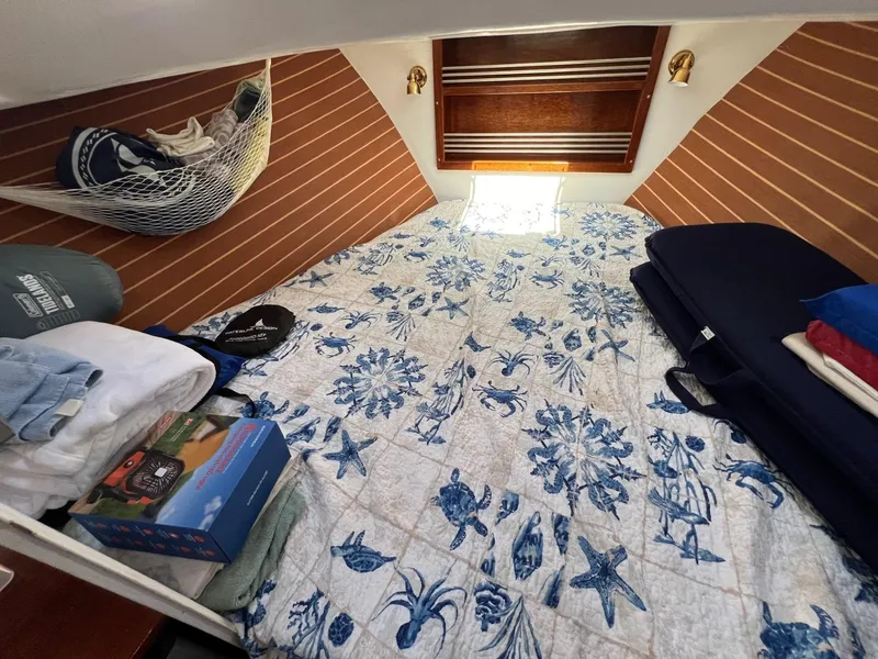 Slide: The Image of Bruno & Stillman 35 Cruiser - 30