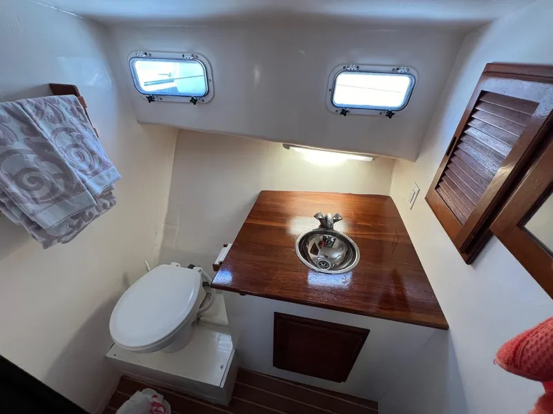 Slide: The Image of Bruno & Stillman 35 Cruiser - 32