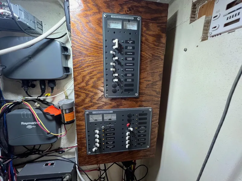 Slide: The Image of Bruno & Stillman 35 Cruiser - 34