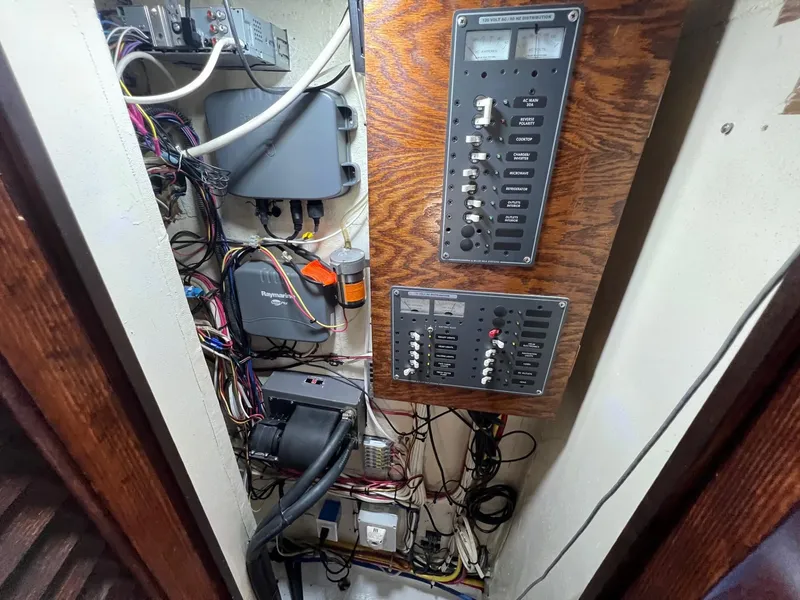 Slide: The Image of Bruno & Stillman 35 Cruiser - 35