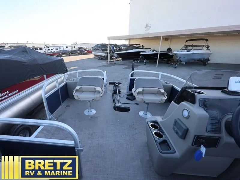 Slide: The Image of 2025 BASS BUGGY 18 DLX pontoon boat at Bretz RV & Marine dealership. - 9
