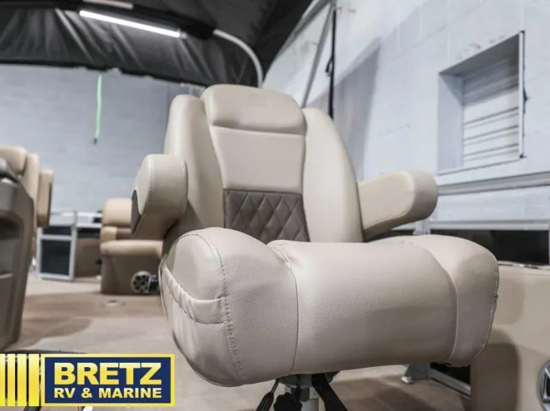 Slide: The Image of Sportfish 20 DLX 2025 - 17