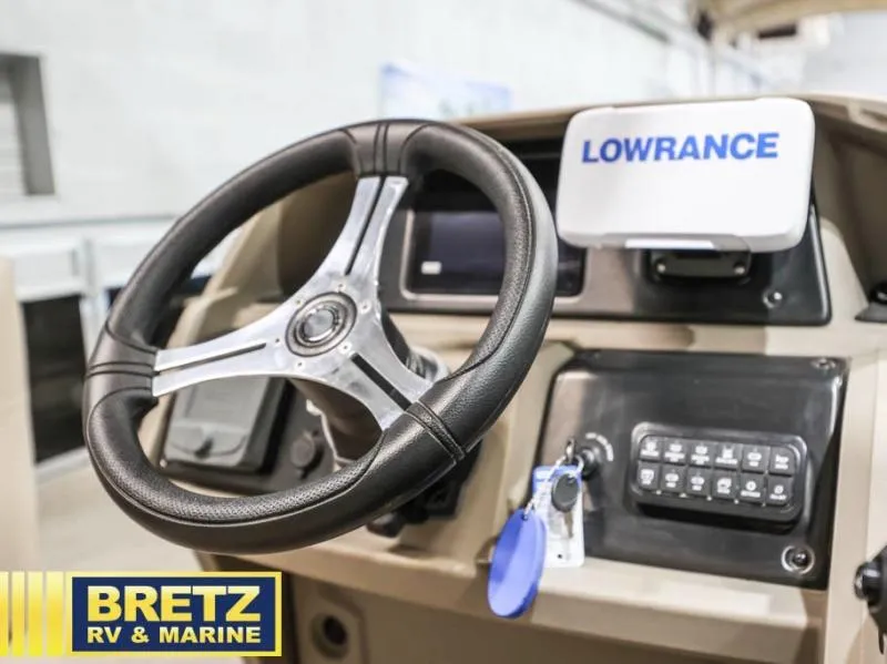 Slide: The Image of Sportfish 20 DLX 2025 - 20