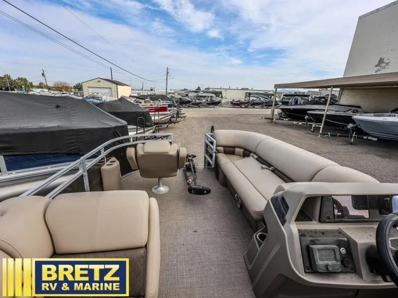 Slide: The Image of Sportfish 20 DLX 2025 - 25