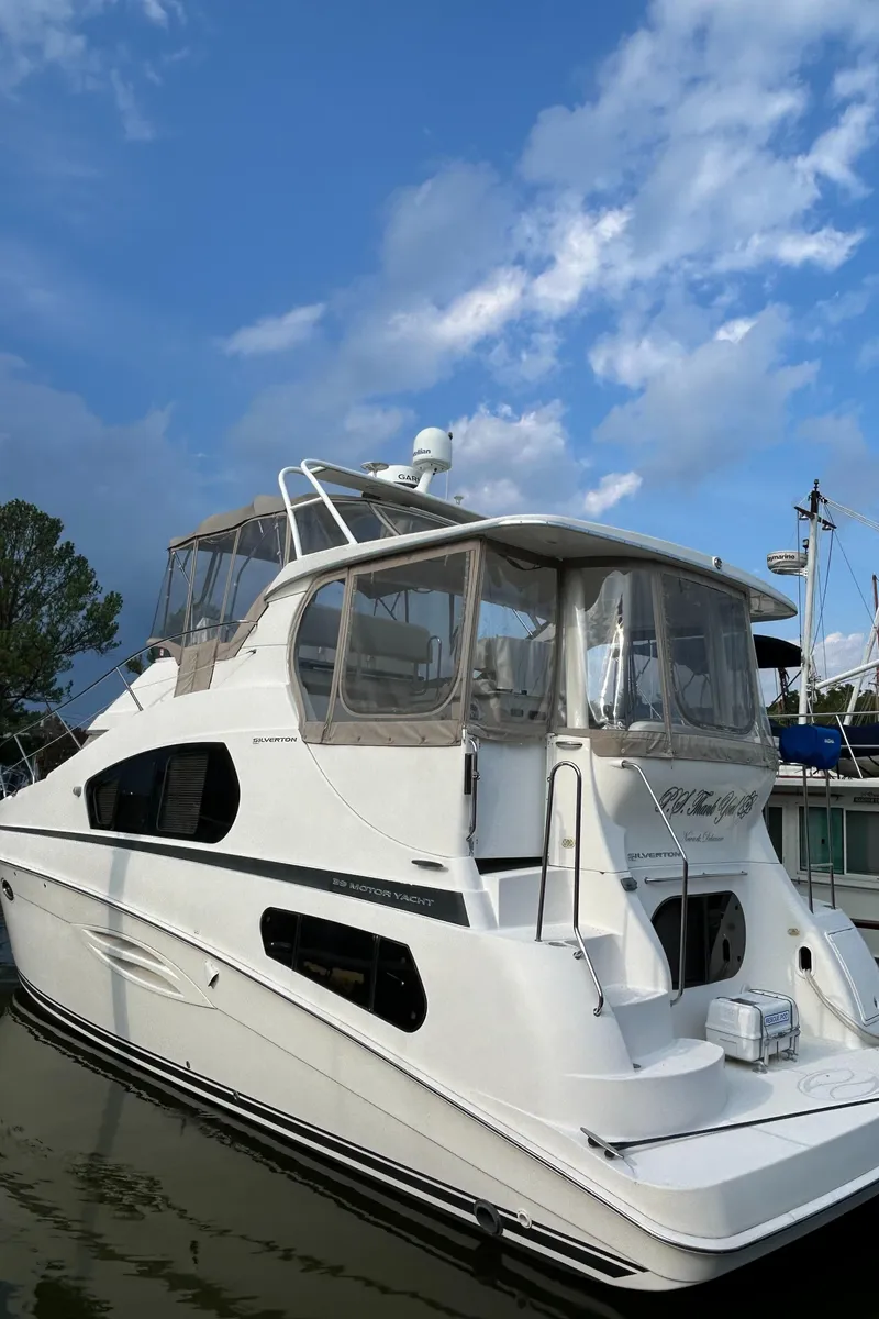 Slide: The Image of 2004 Silverton 39 Motor Yacht docked under a blue sky. - 6