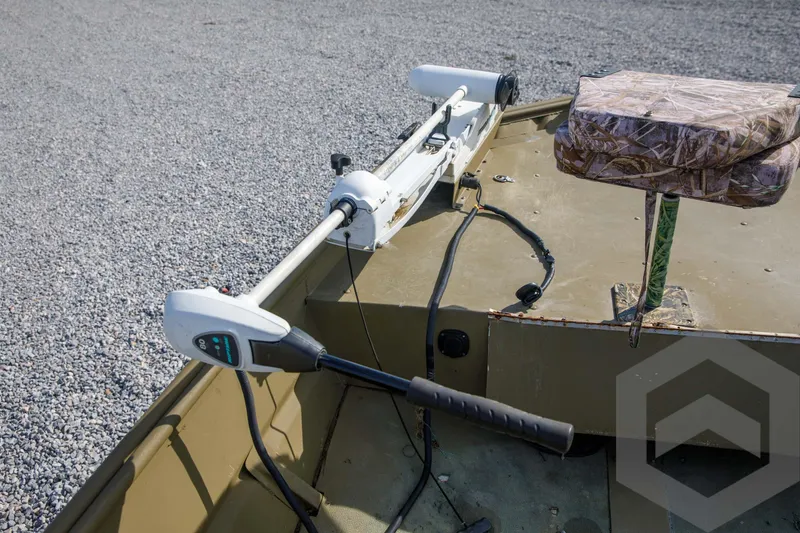 Slide: The Image of 2003 Polar Kraft Sportsman MV1885CC boat with trolling motor and camo seat. - 25