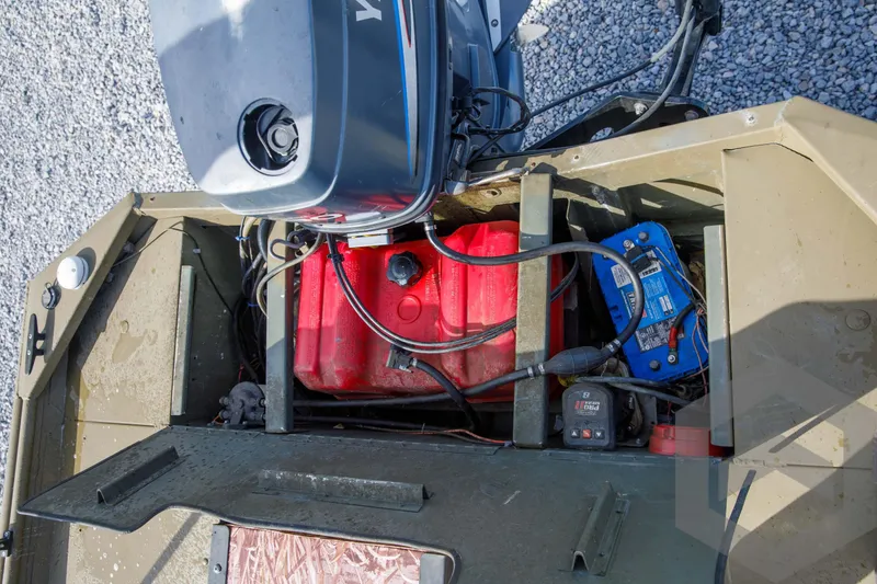 Slide: The Image of 2003 Polar Kraft Sportsman MV1885CC boat engine and battery compartment. - 35