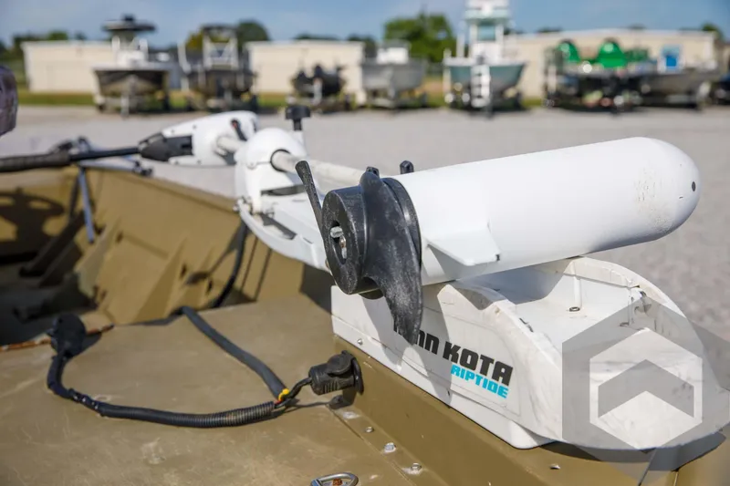 Slide: The Image of 2003 Polar Kraft Sportsman MV1885CC with Minn Kota Riptide trolling motor. - 40