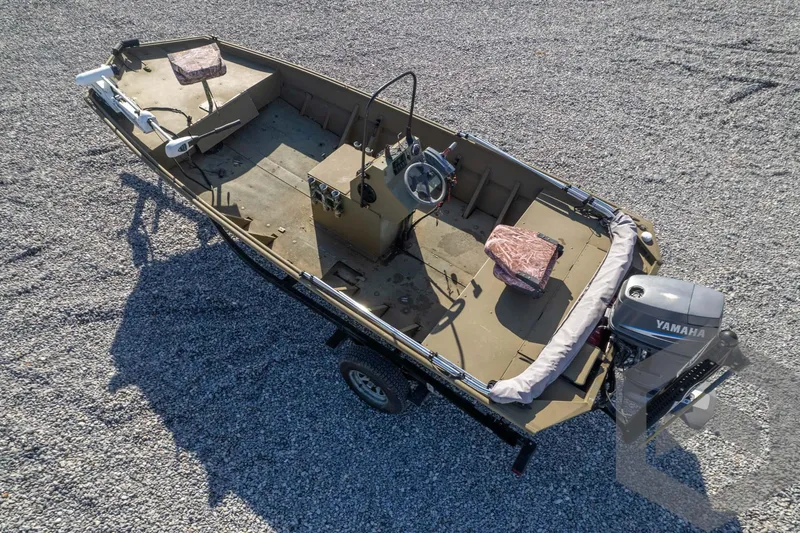 Slide: The Image of 2003 Polar Kraft Sportsman MV1885CC boat with Yamaha motor on gravel. - 43