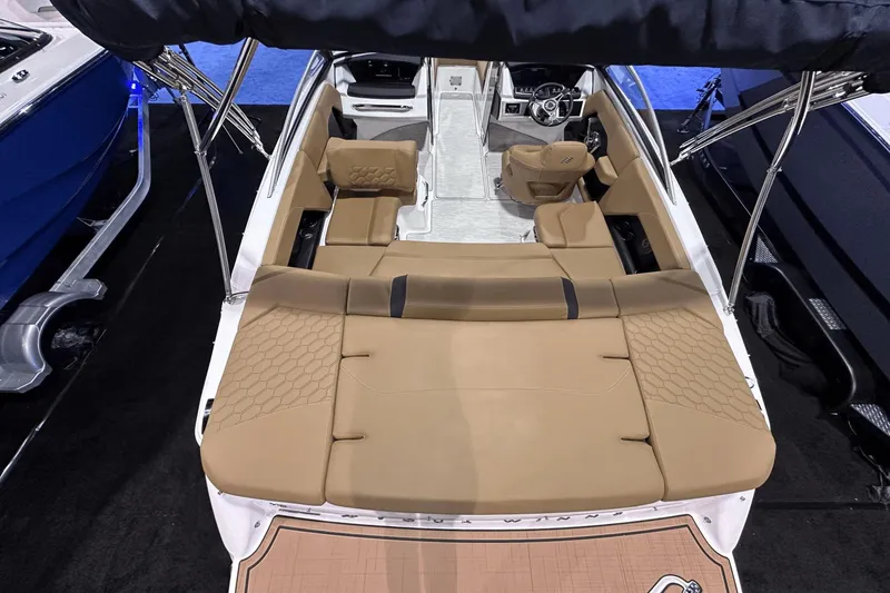 Slide: The Image of Four Winns H2 2025 - 13