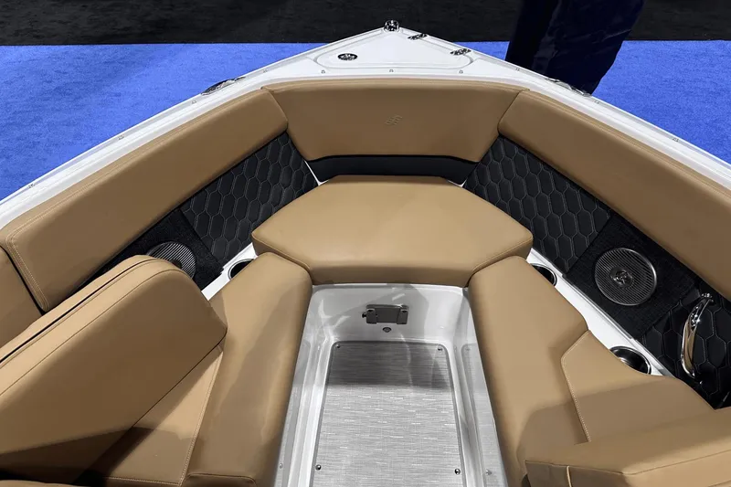 Slide: The Image of Four Winns H2 2025 - 3