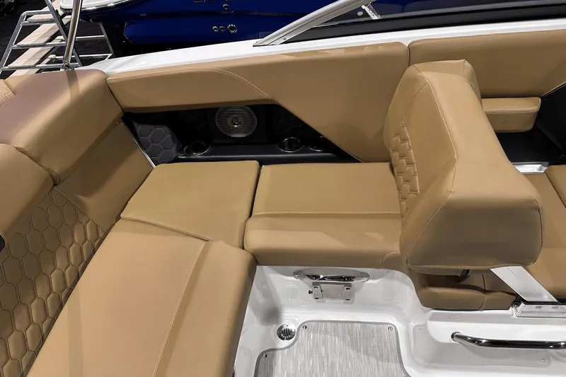 Slide: The Image of Four Winns H2 2025 - 4