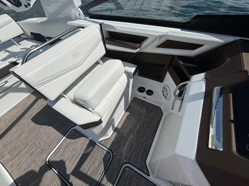 Slide: The Image of Cobalt R6 Surf 2025 - 471