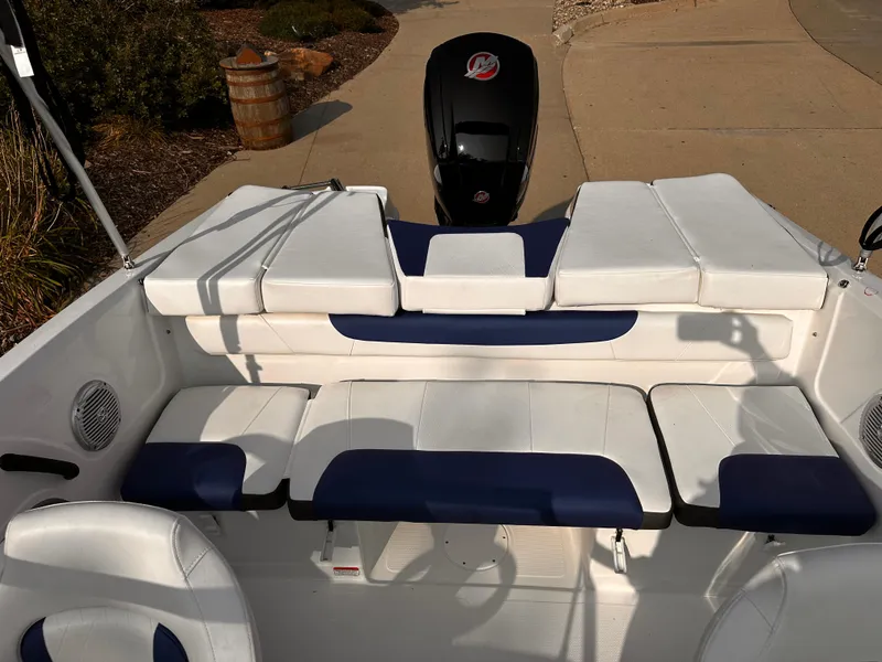 Slide: The Image of 2024 Tahoe 185 S boat interior with white and blue seating. - 6