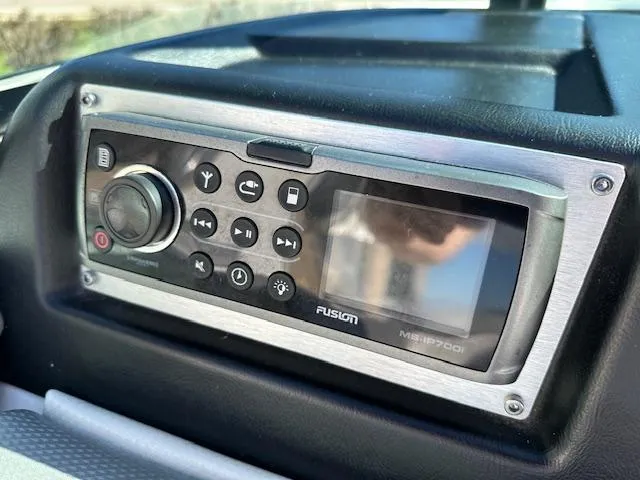 Slide: The Image of Fusion MS-IP700i stereo system on 2016 MasterCraft X46 boat dashboard. - 18