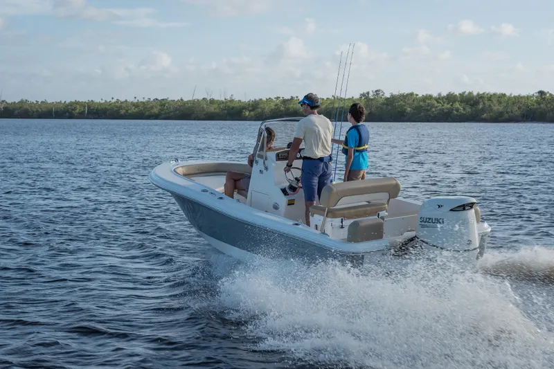 Slide: The Image of Pioneer 180 Islander 2025 - 11