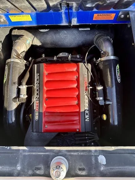 Slide: The Image of 2013 Malibu Wakesetter 21 VLX engine, featuring a Monsoon 350 motor. - 7