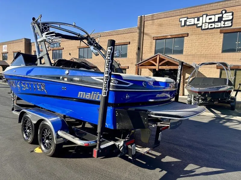 Slide: The Image of 2013 Malibu Wakesetter 21 VLX boat in blue at Taylor's Boats dealership. - 8
