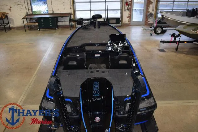 Slide: The Image of 2024 Nitro Z21 XL boat with Mercury Pro XS engine and Raptor anchor system. - 6