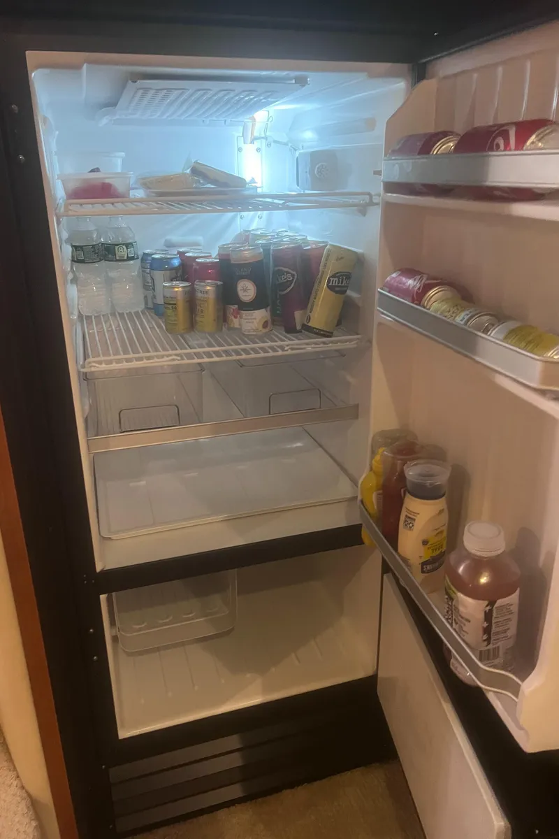 Slide: The Image of Stovetop on 2000 Sea Ray 460 Sundancer yacht, featuring four burners and control knobs. - 40