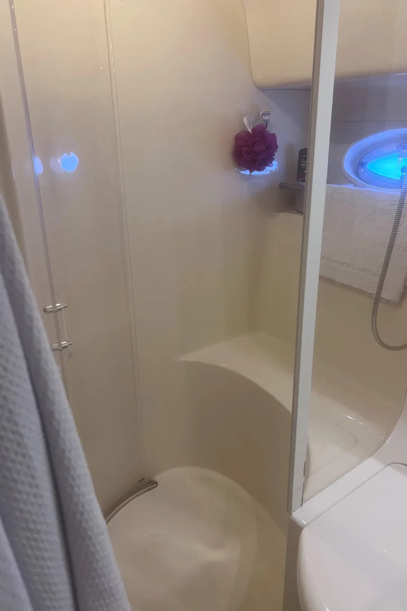 Slide: The Image of Sea Ray Sundancer 460 2000 - 55