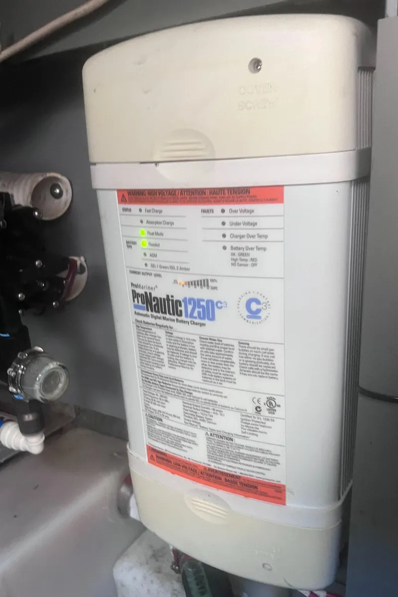 Slide: The Image of Sea Ray Sundancer 460 2000 - 60