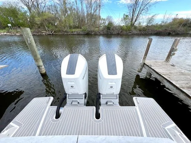 Slide: The Image of Transom Area -SeaDeck Grey  - 12