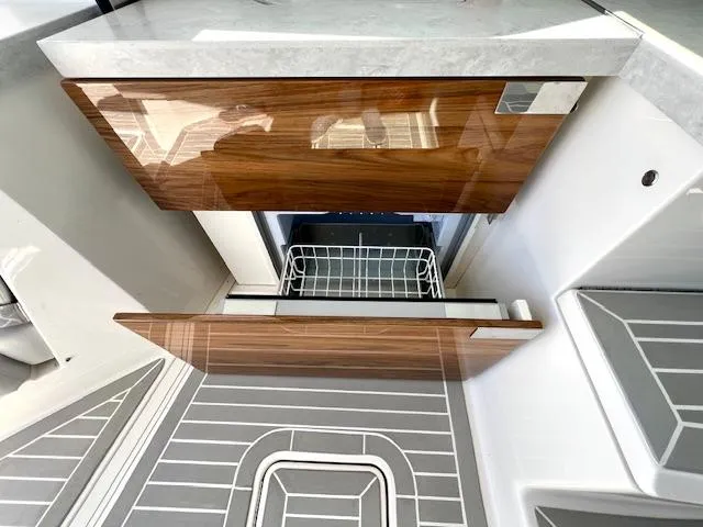 Slide: The Image of Refrigerator - Port Side  - 31